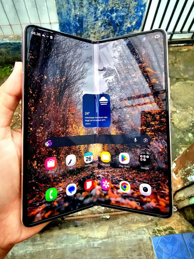 Samsung Galaxy Z Fold4 5G warna Beige fullset mulus ex. SEIN