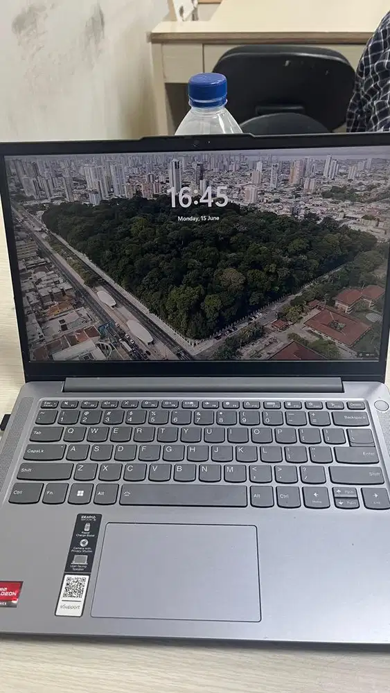Lenovo IdeaPad Slim 3 14ABR8 Ryzen 5