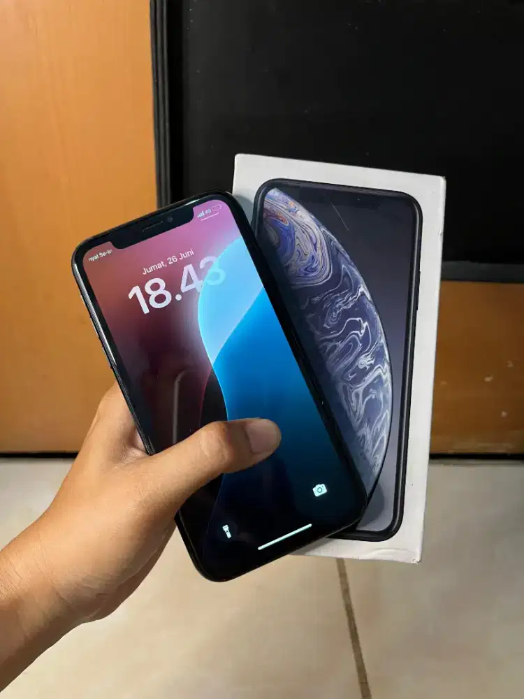 iPhone Xr 64Gb 3 & smartfren only