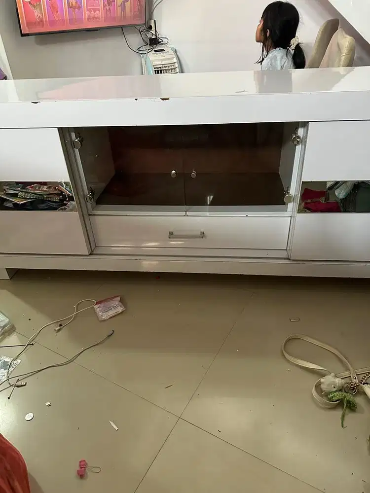 Meja rak tv minimalis