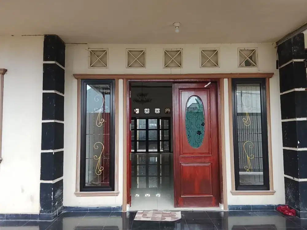 Rumah 2 Lantai Halaman Luas Dekat Tol, Kompleks Radiance Villa, Pondok Gede - SHM