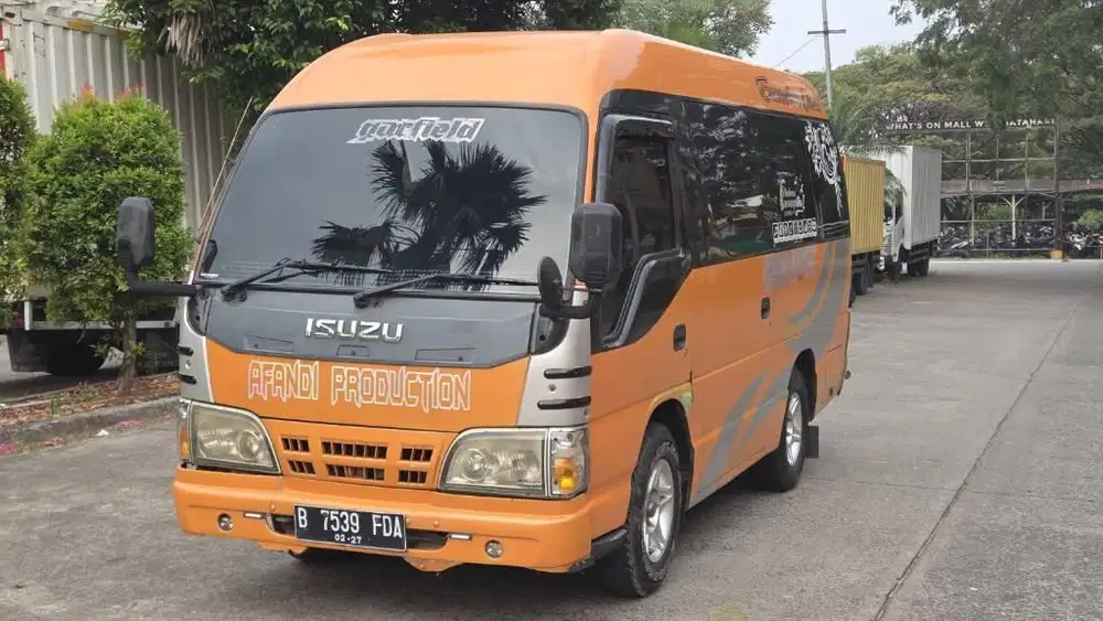 Isuzu Elf NHR 55 Minibus 2011