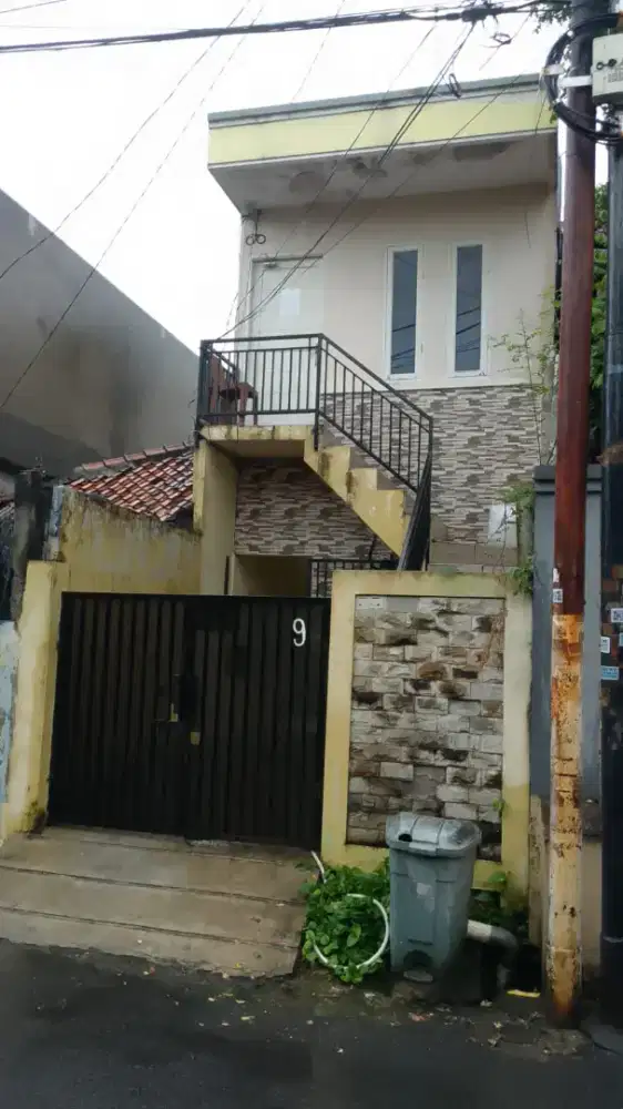 Di jual kostsan pinggir jalan