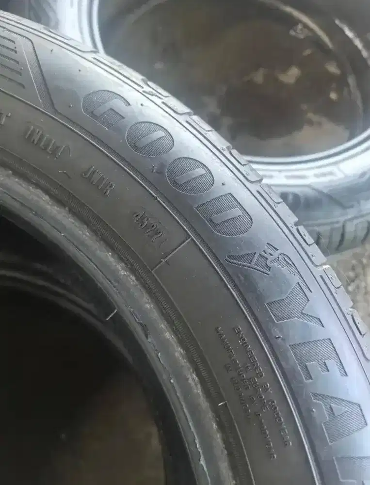 Ban Goodyear 90% super istimewa 195/60 R16 tanpa cacat