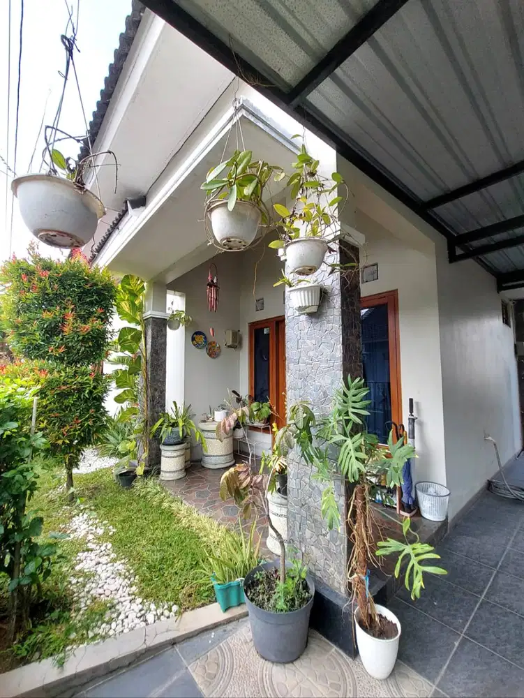 Rumah Asri Lingkungan Perumahan di Jalan Imogiri Barat