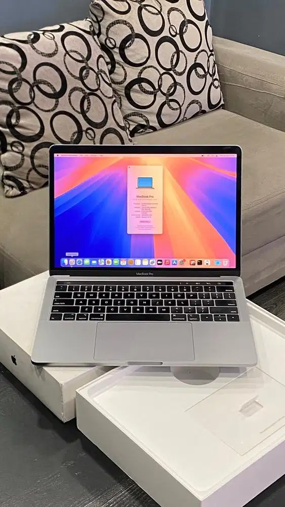 Macbook pro 2019 (13 inch) core i5 8/256gb tochbarr second iBox