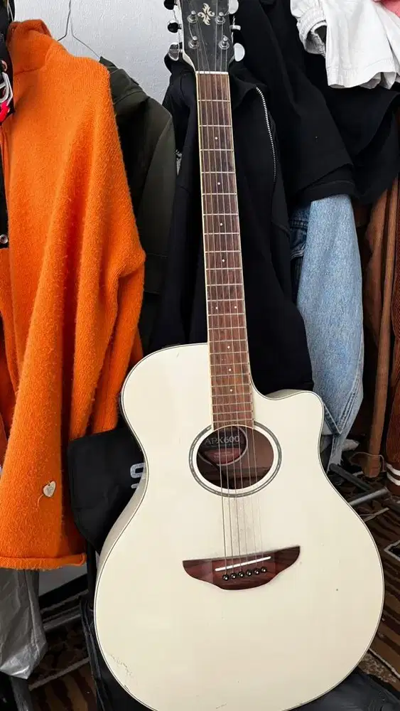 Gitar Yamaha Apx600