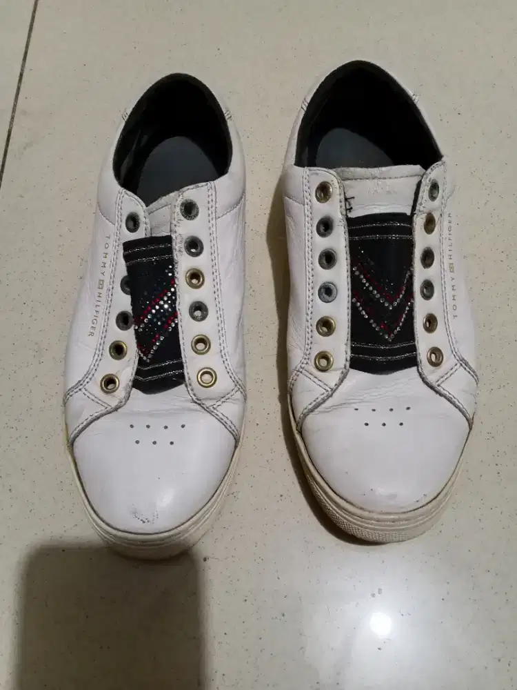Sepatu cewe Tommy Hilfiger
