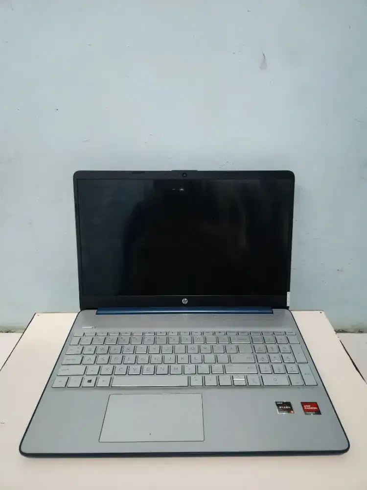 Di jual kesing laptkp hp 15 in masih muluss