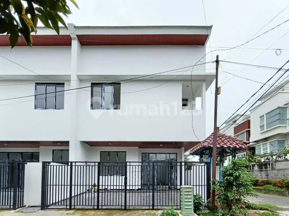 Rumah Bangunan Baru Posisi Hook Siap Huni di Villa Melati Mas