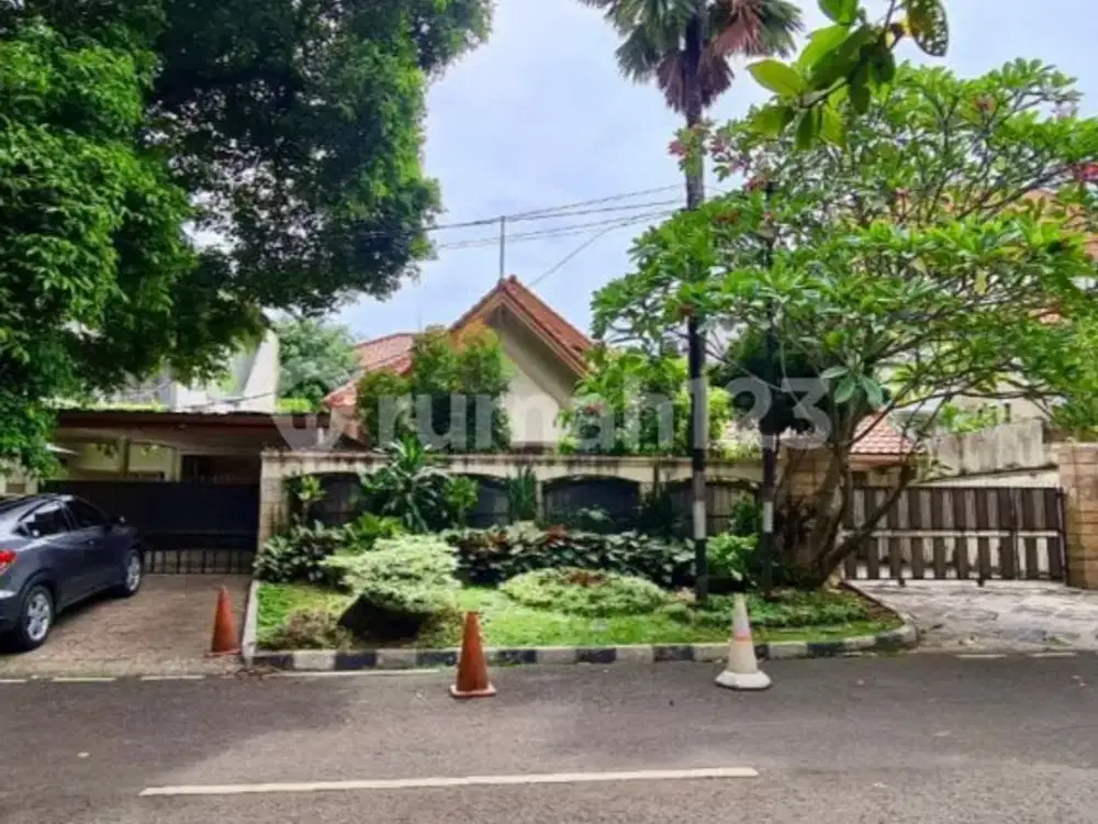 Rumah Asri Terawat Lokasi Premium di Menteng Jakarta Pusat