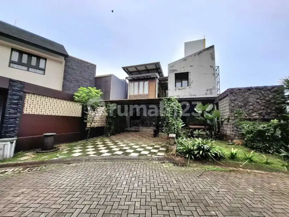 Rumah Konsep Industrial 2 Lantai Posisi Hook di Sektor 9 Bintaro