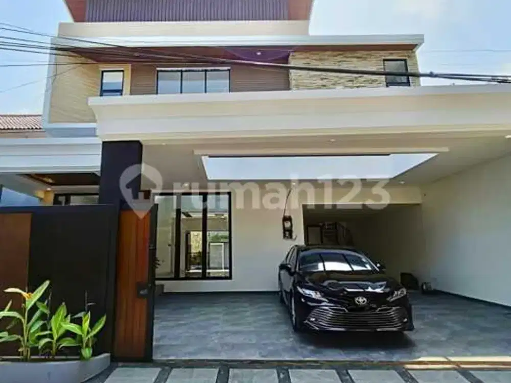Rumah Siap Huni dengan Kolam Renang di Radio Dalam Kebayoran Baru