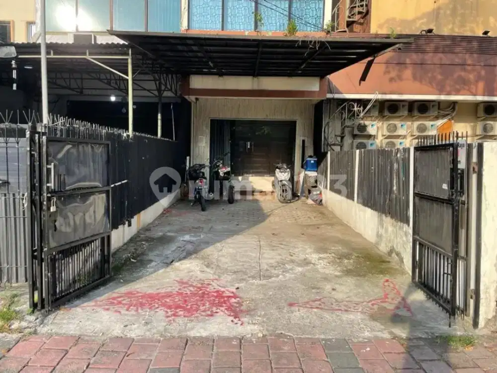Ruko 3 Lantai Cocok untuk Kantor Pinggir Jalan Raya di Tanjung Duren