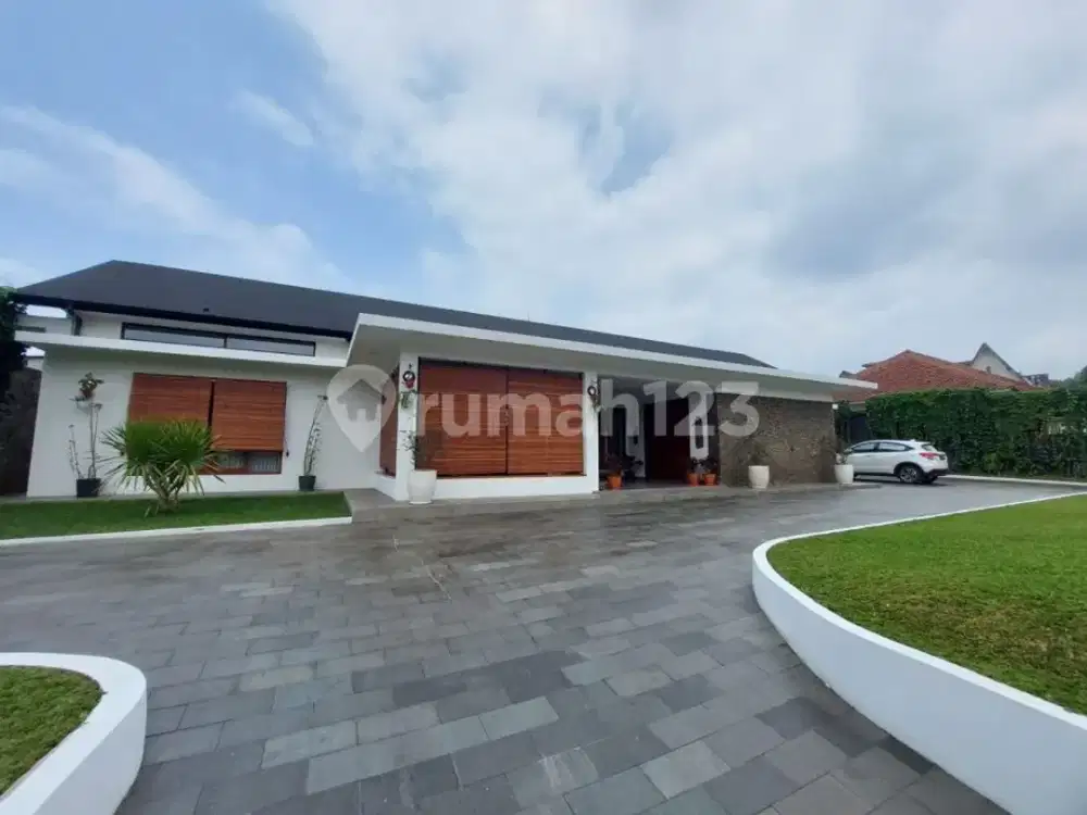 Rumah Cantik Full Furnished dengan Halaman Luas di Bogor