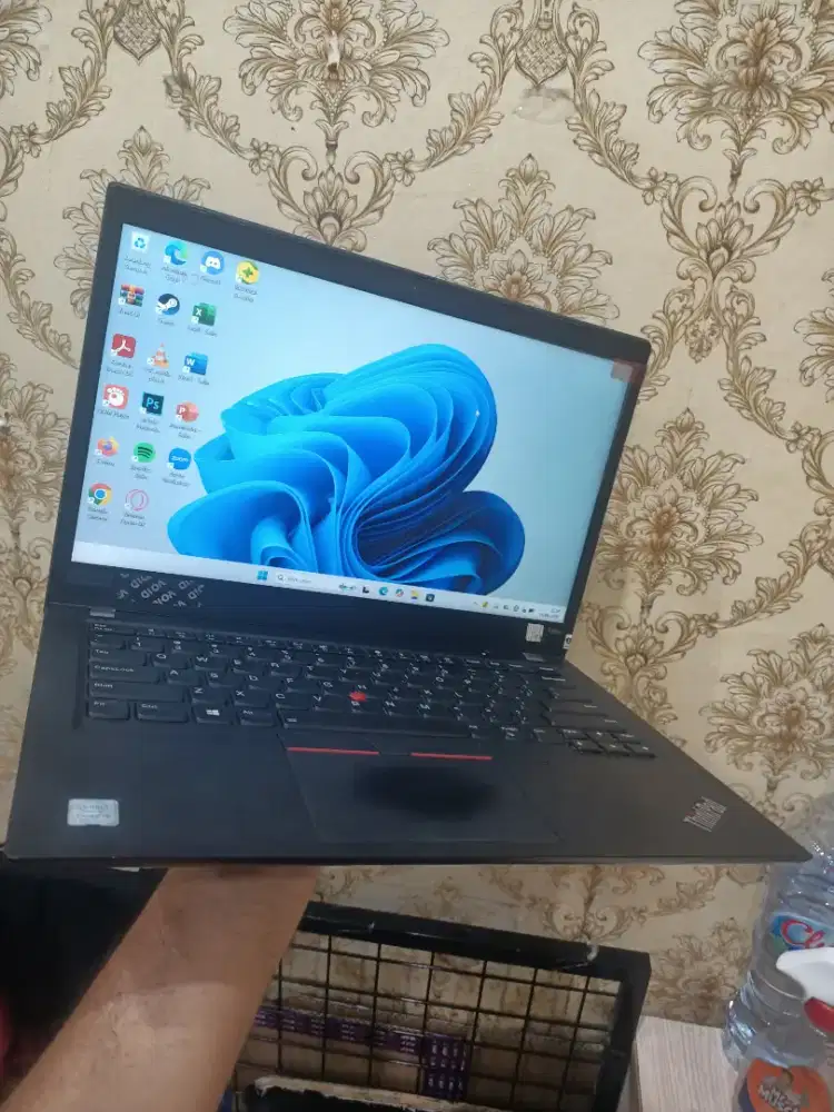 Lactop Lenovo Thinkpad T490s ram 16 SSD 256 Gen 8 mlus normal semua