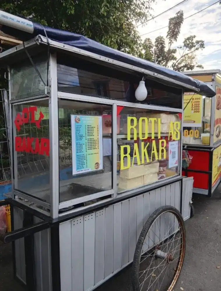 Dagang roti bakar (mangkal)