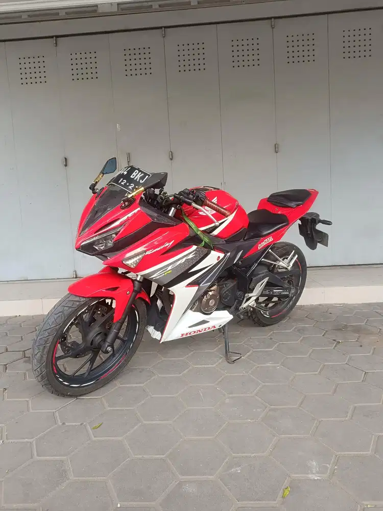 Honda CBR 150R 2016