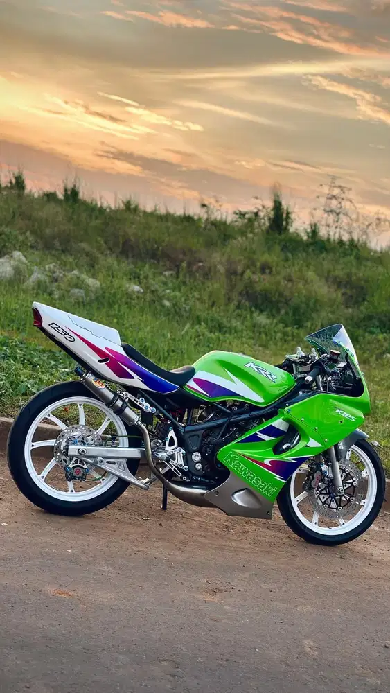 Kawasaki ninja zx 150 RR 2009 modif hedon rata kanan