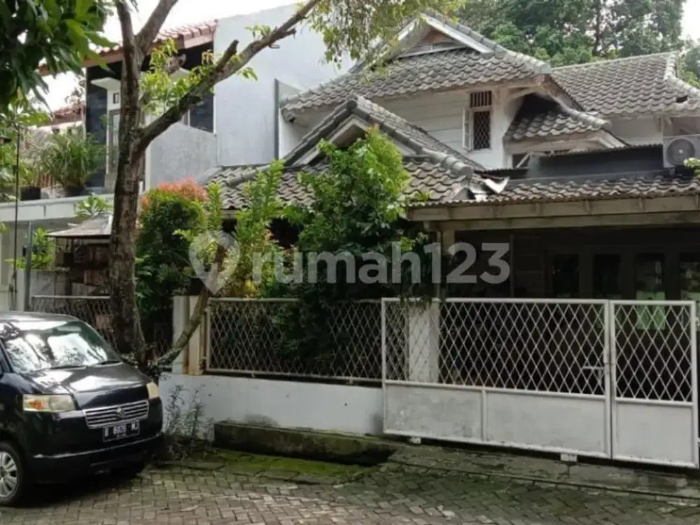 Dijual Rumah Unfurnished Bagus SHM - Sertifikat Hak Milik di Taman Rempoa Indah, Rempoa