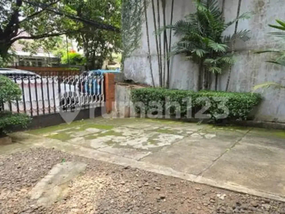 Dijual Cepat Rumah Lokasi Strategis Di Hoek Daerah Menteng Jakarta Pusat Shm