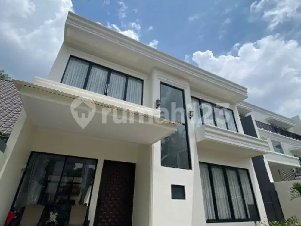Rumah 2 Lantai Bagus Semi Furnished SHM di Bsd Tangerang , Tangerang