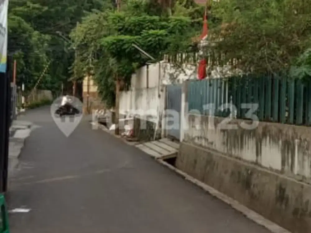 Rumah Unfurnished Butuh Renovasi SHM - Sertifikat Hak Milik di Jalan haji muhi, Pondok Pinang