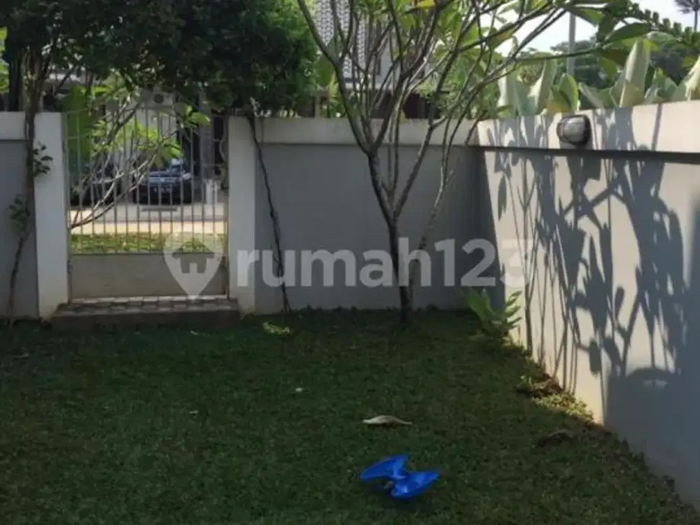 Rumah 2 Lantai Bagus Semi Furnished SHM di Bintaro Jaya Sektor 9, Tangerang Selatan