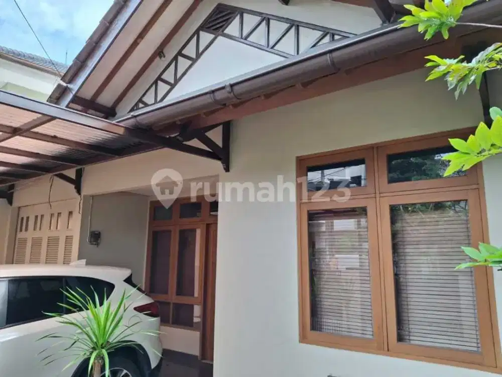 Dijual Cepat Rumah Bagus Pinggir Jalan Raya. Cocok Untuk Usaha Unfurnished SHM di Bsd, Tangerang