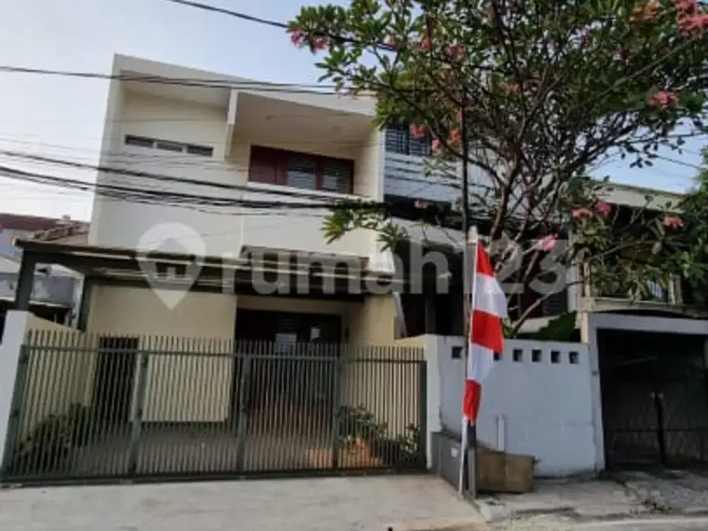 Rumah Bagus Di  di Alam segar, Kawasan Elite Pondok Indah Semi Furnished SHM - Sertifikat Hak Milik