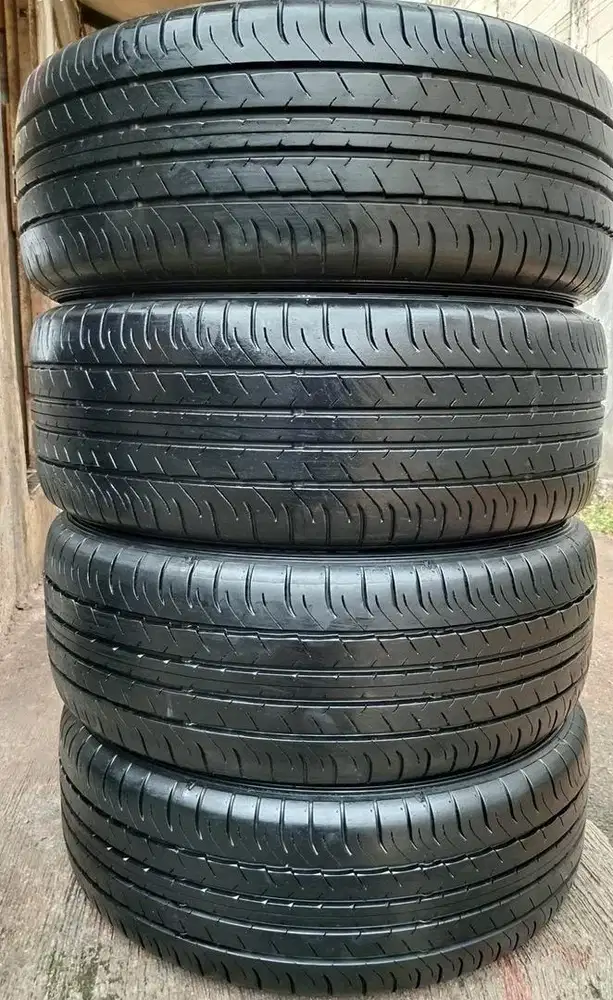 215/55-17 DUNLOP SPORTMAXX ban mobil copotan 85%