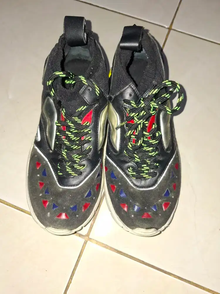 Sepatu Valentino Garavani Heroes Reflex