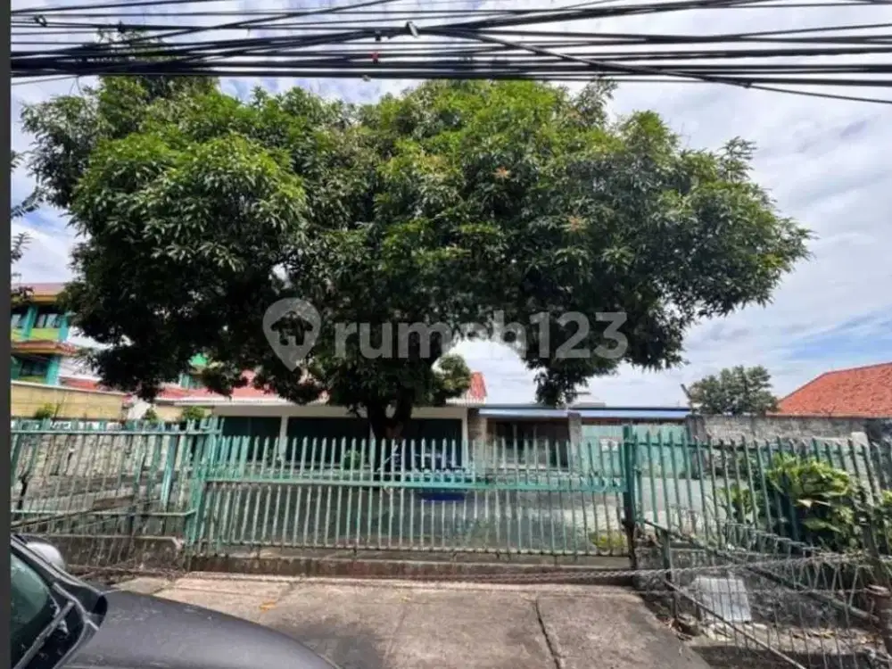 Tanah Lokasi Sangat Strategis di Kebayoran Lama SHM 4690.0 M²