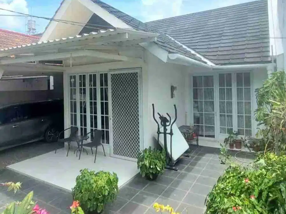 DIJUAL MURAH TERAWAT & CEPAT, karna owner pindah lokasi kerja

RUMAH CANTIK
di Kemang Pratama 2, Bekasi
SHM, Semi Furnished

Harga jual Rp.1.55M (nett)

- Luas tanah: 162 m2 (9x18m)
- Luas bangunan: 100 m2
- Daya listrik: 3000 watt
- Kamar tidur: 4
- Kama