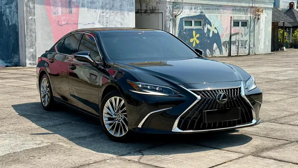 [KM 7.000 PERAK]LEXUS ES300H HYBRID ULTRA LUXURY AT 2025 LIKE NEW 2024