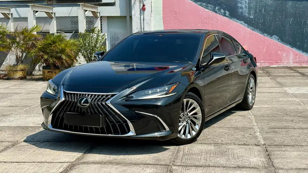 [KM 7.000 PERAK]LEXUS ES300H HYBRID ULTRA LUXURY AT 2025 LIKE NEW 2024