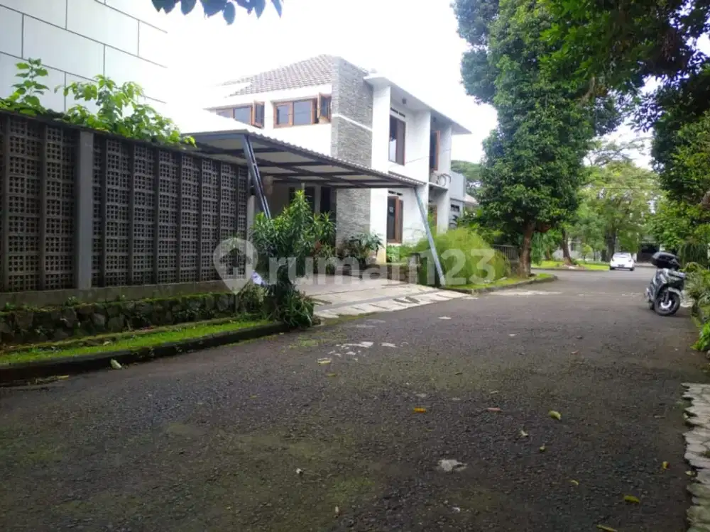 Rumah Sudut Siap Huni Dekat Stasiun Kereta Di Bintaro