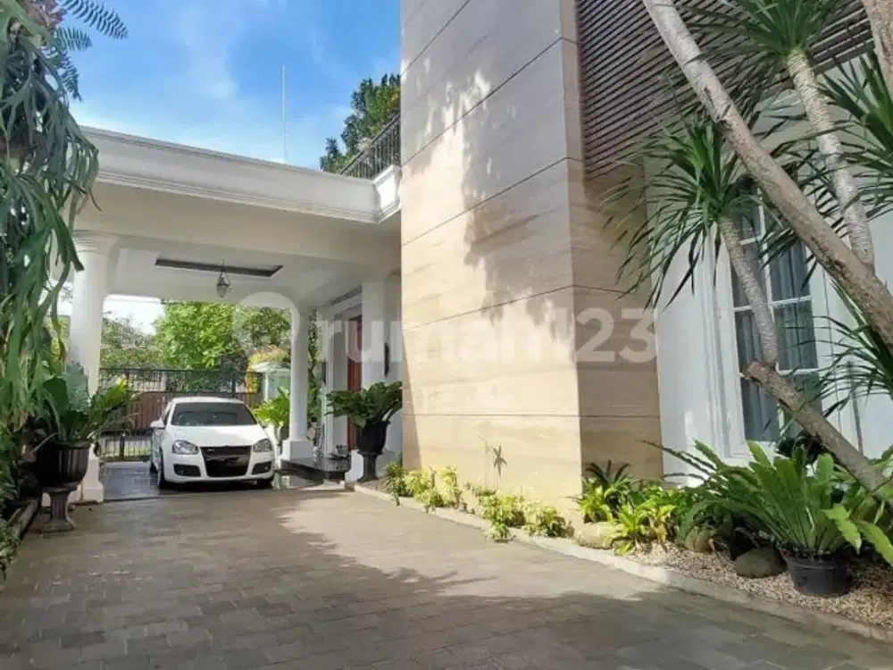 Rumah Mewah Dengan Kolam Renang Dekat Tol Dan Mall Di Bintaro