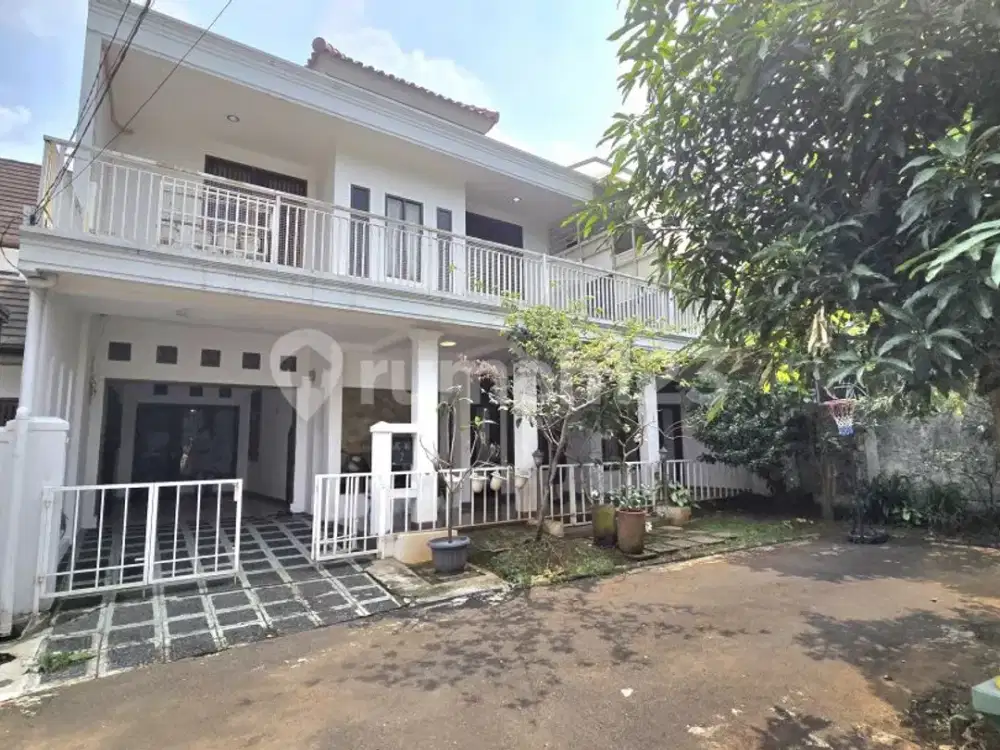 Rumah Depan Taman di Cluster Bintaro Semi Furnish Dekat Akses Tol