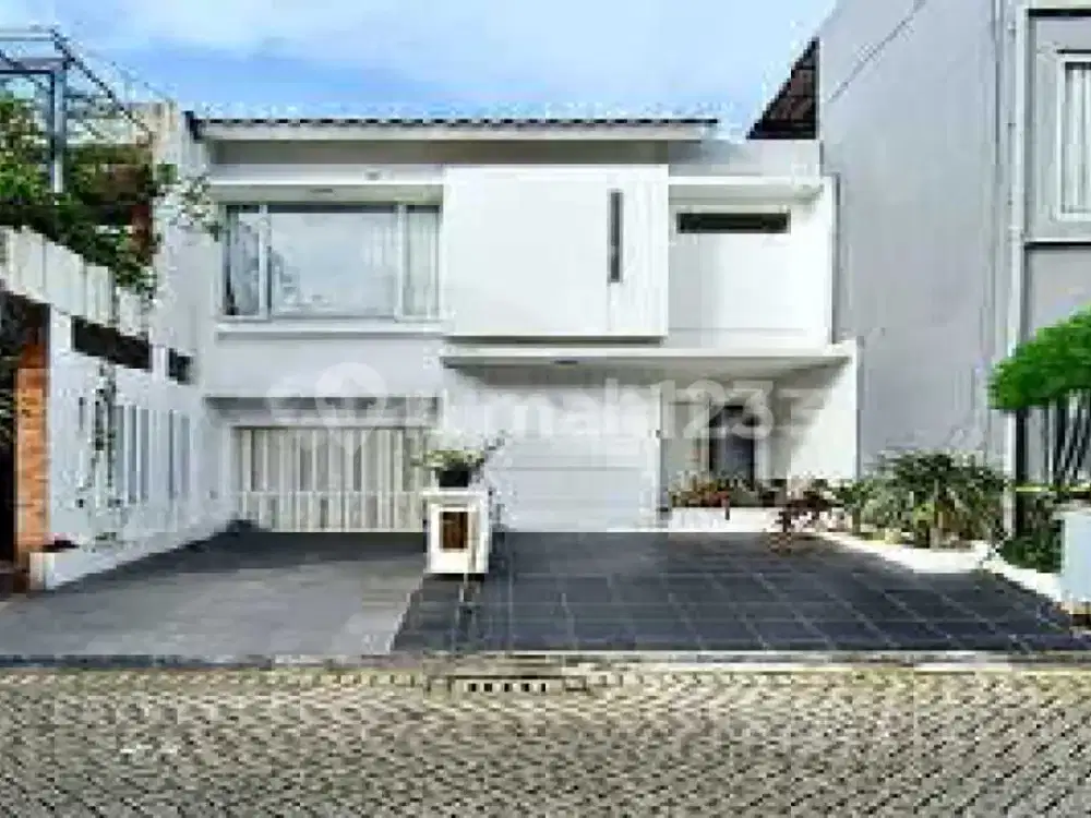 Rumah Modern Semi Furnish Dekat Akses Tol dan Mall di Bintaro