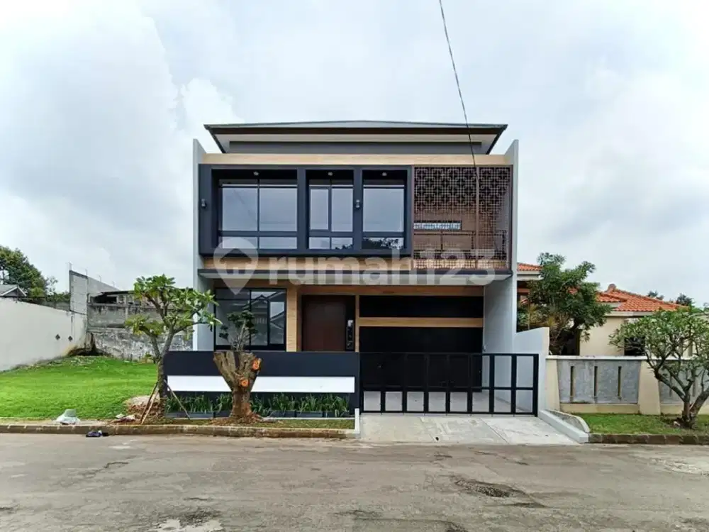 Rumah Mewah dengan Kolam Renang di Cluster Bintaro Dekat Tol