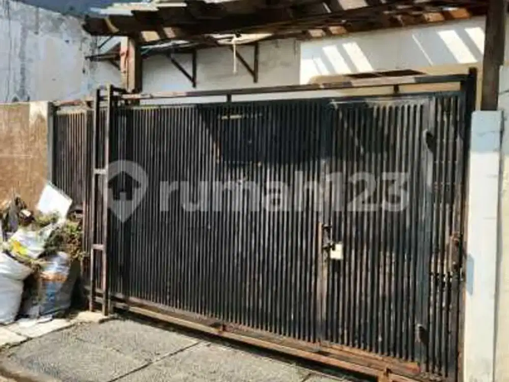 Rumah Hitung Tanah Dekat Pintu Tol dan Mall Pondok Indah