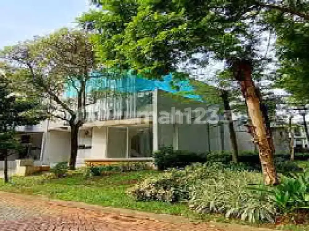 Rumah Samping Taman Dalam Cluster Bintaro Dekat Akses Tol