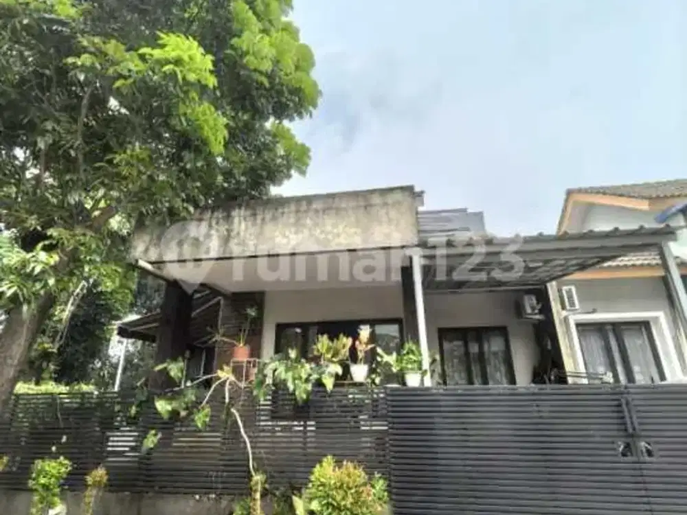 Rumah Siap Huni Halaman Luas , Strategis Dekat Akses Tol Bintaro