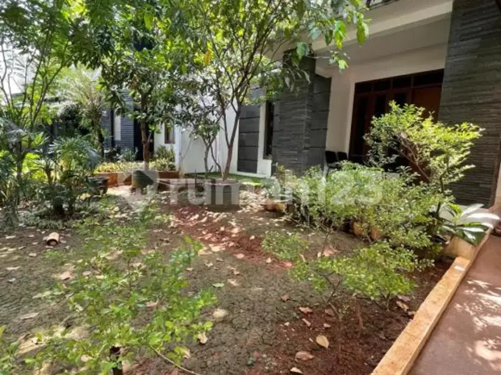 Rumah Furnish di Cluster Bintaro Jalan Lebar Dekat Stasiun KRL