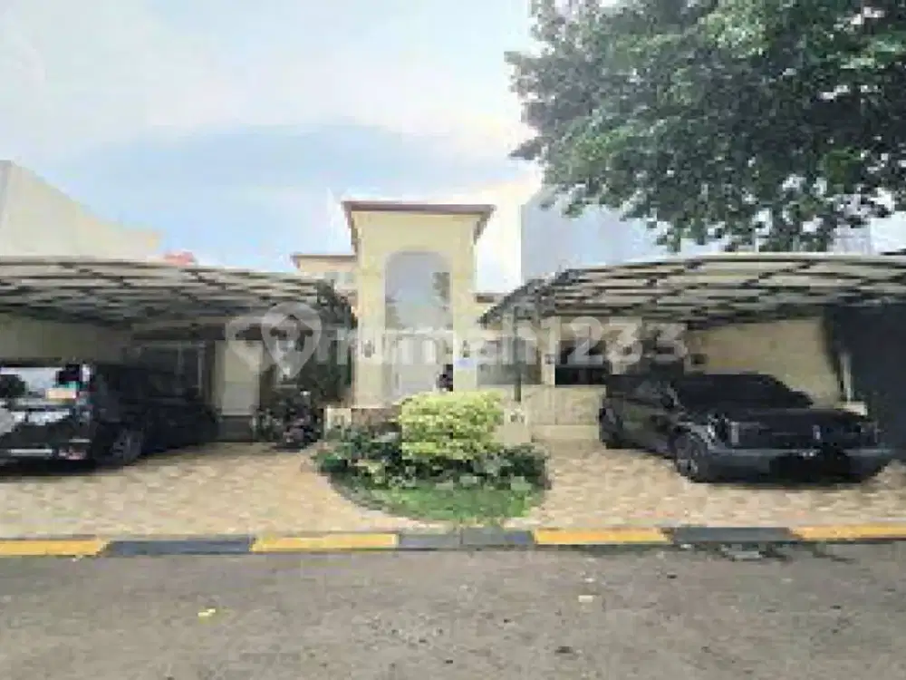 Rumah di Cluster dengan Kolam Renang Dekat Akses Tol di Bintaro