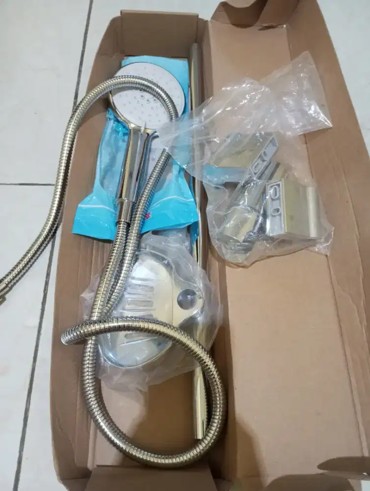 Di jual shower BANO 185