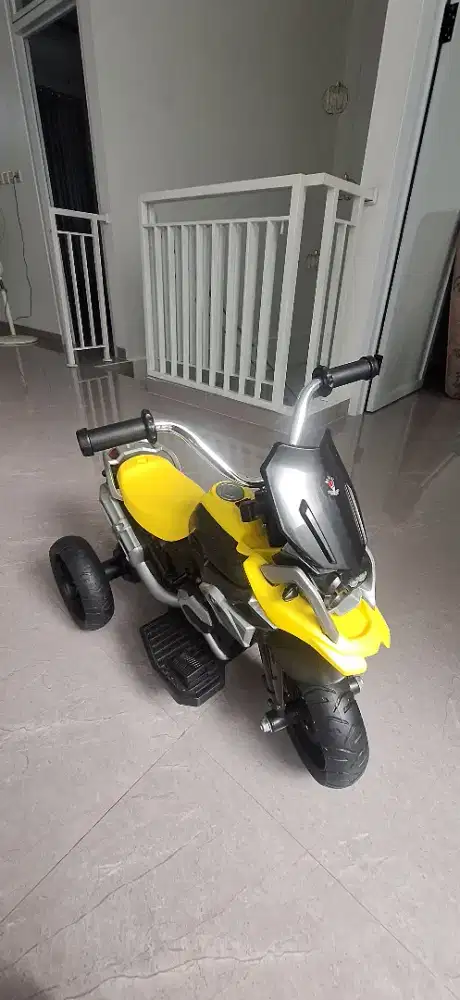 Mainan motor-motoran anak perempuan/laki-laki