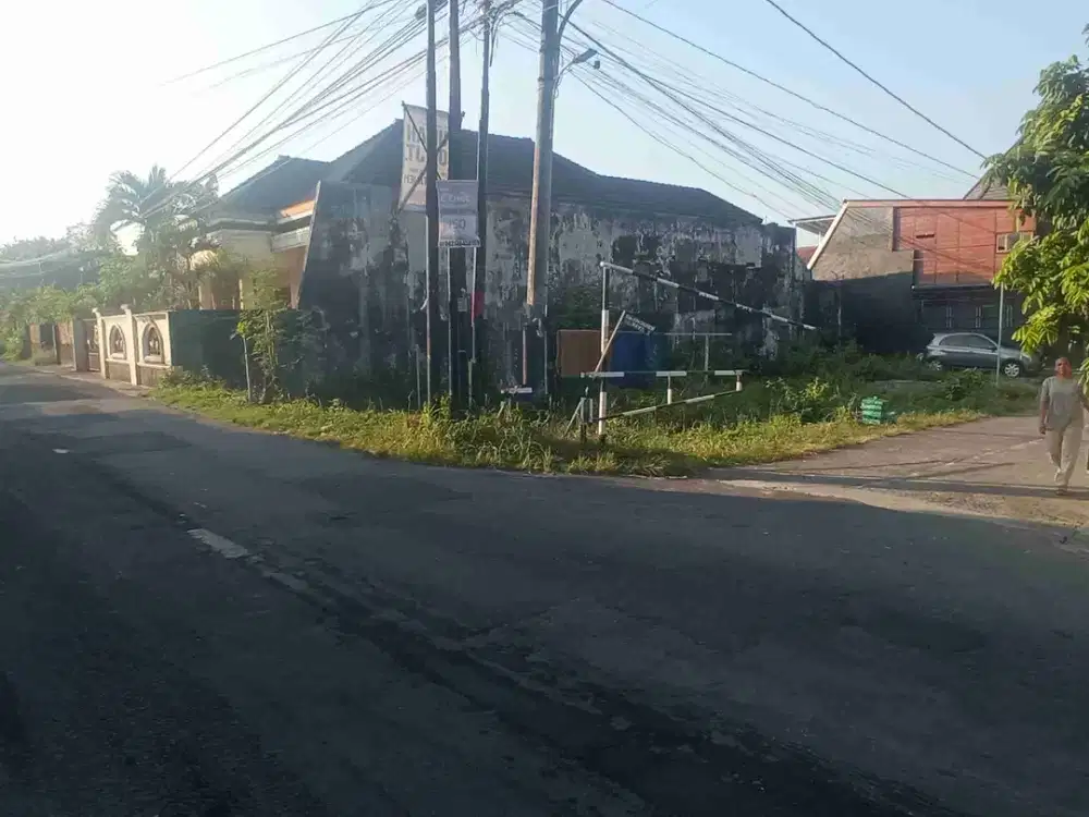 lahan bagus tapi jln utama Wedomartani, bisa buat USAHA