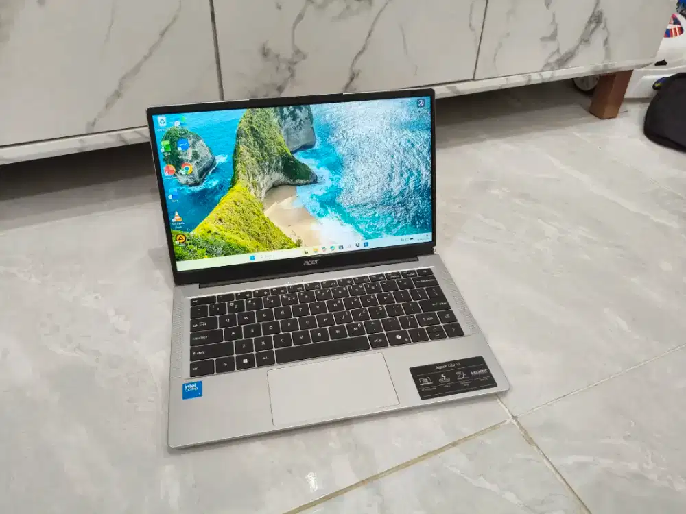 laptop acer lite 14 core i3 N355 8/512GB siap pakai